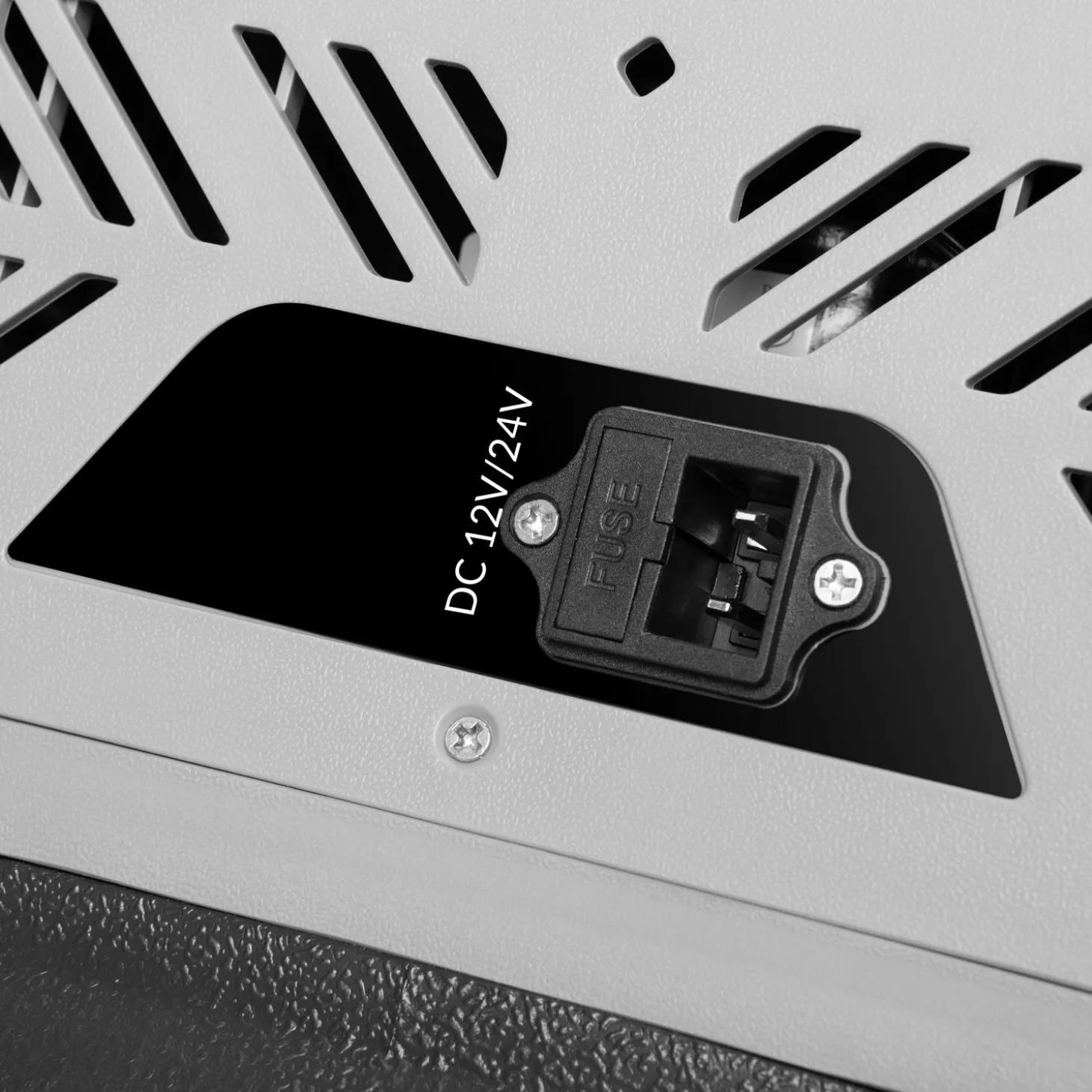 Kompressor Kühlbox Yukon 30l oder 50l mit 12/24 & 230 V Anschluss, App-Steuerung und USB-Ladebuchse