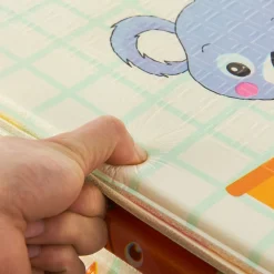Spielmatte 180 x 200 cm mit diversen Tiermotiven Krabbelmatte für Babys & Kleinkinder - extra weich & pflegeleicht